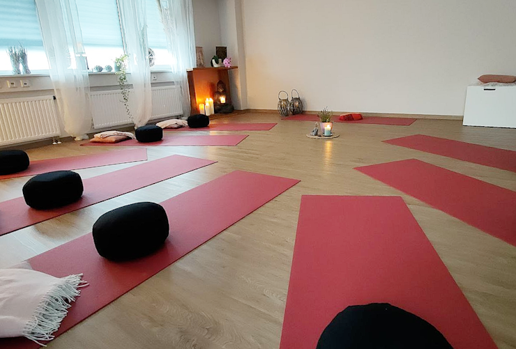 Ausschnitt des Yoga Übungsraums im Herzenswerk in Dachau.