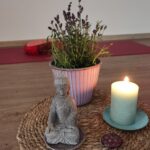 "Mitte" und Übungsmatte im Yogaraum "Herzenswerk" in Dachau.